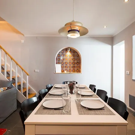 فيلة Harbour House